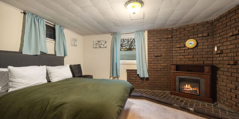 Bozeman House: 420 N 6th Ave