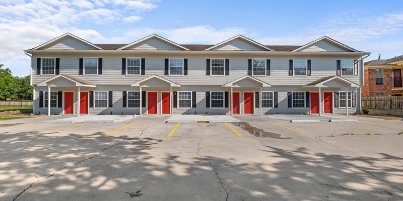 Wallis Apartment: 7522 TX-60