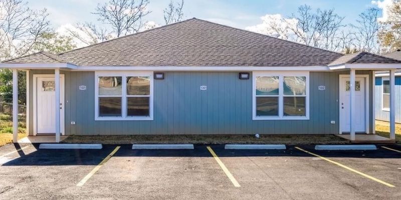 Nacogdoches Multiplex: 1309 Dolph St