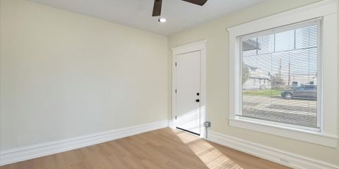 06-004_Living Room.jpg