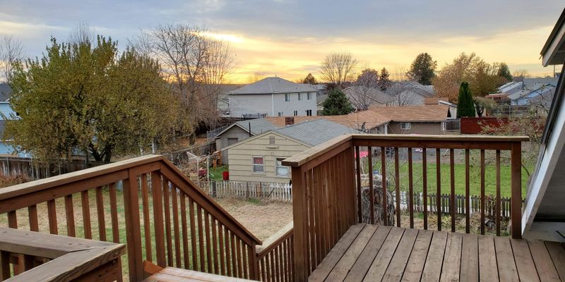 College Place Apartment: 315 NW B St