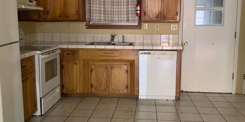 Quitman Apartment: 220 E Church Street