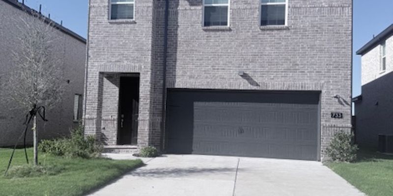 Anna House: 733 Santa Lucia Dr