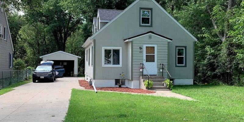 La Crosse House: 1811 Caroline St