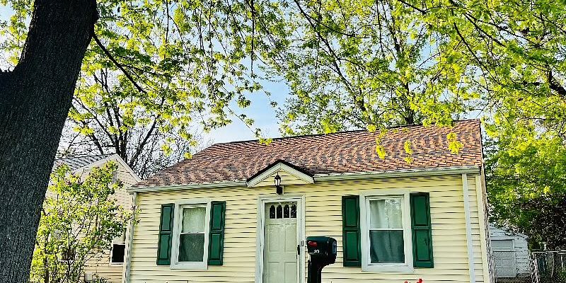 Peoria House: 913 E Gift Ave