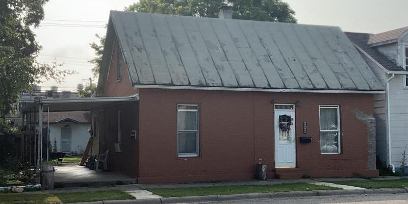 New Carlisle House: 302 N Church St