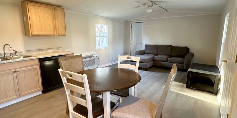Stanton House: 34 S Main St