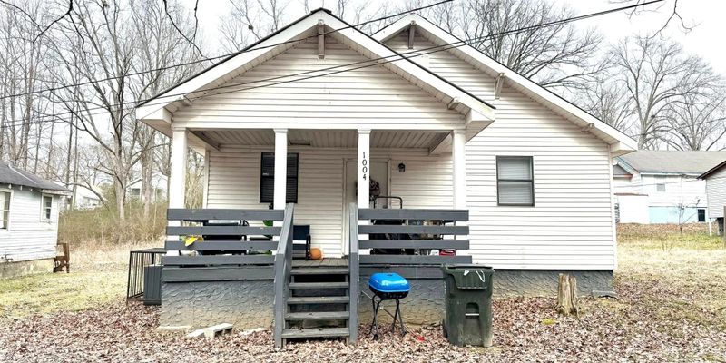 Jasper House: 1004 E St