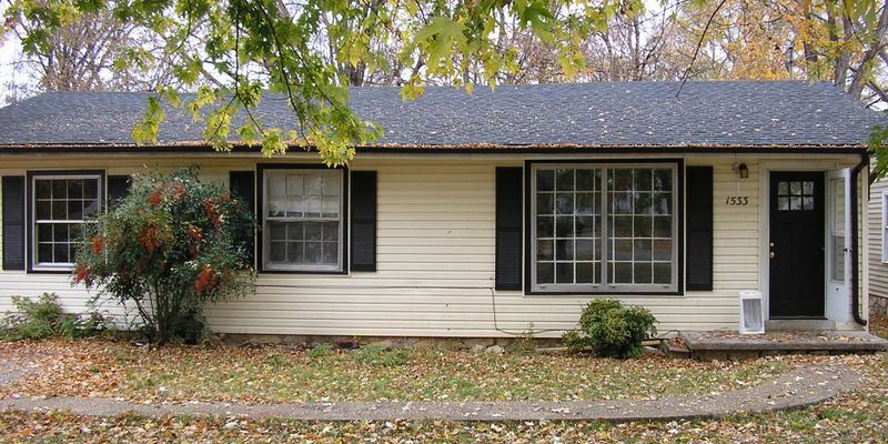 Bowling Green House: 1533 N Sunrise Dr