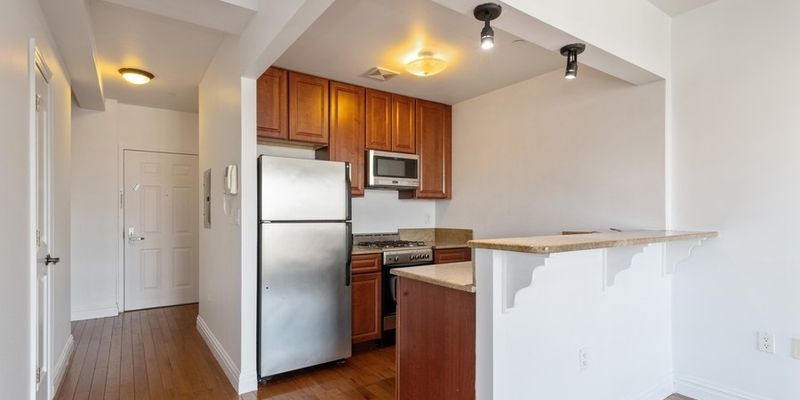 Queens House: 25-25 Newtown Ave