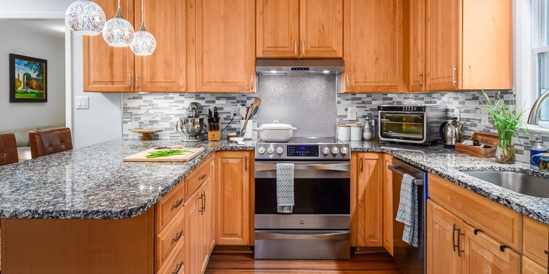 Chapel Hill House: 1003 Wave Rd