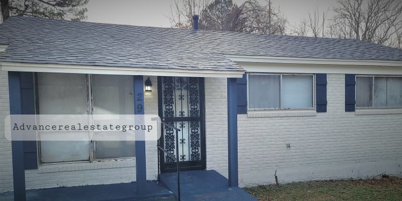 Memphis House: 293 Charter Ave