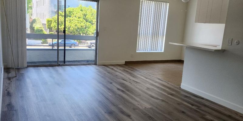 SHERMAN OAKS Apartment: 4424 WOODMAN AVE
