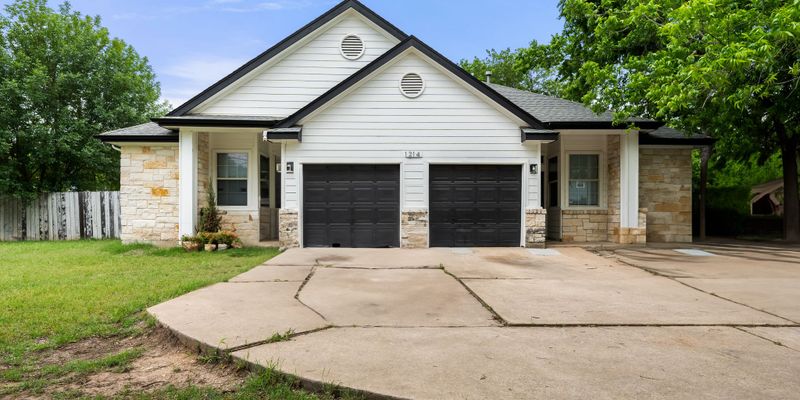 Austin House: 1214 Vargas Rd