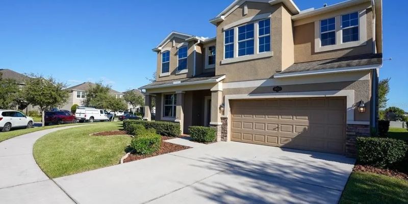 Tampa House: 10663 Pictorial Park Dr