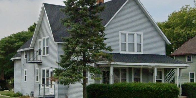 Green Bay Apartment: 1030 Harvey St