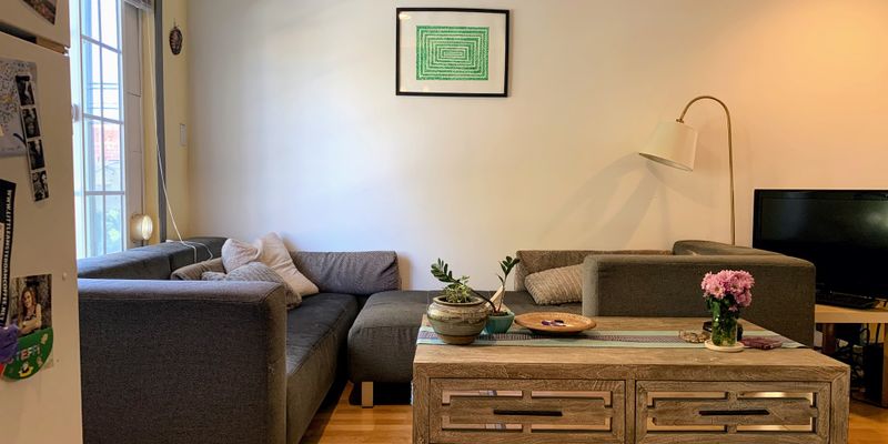 Los Angeles Apartment: 1339 S Sycamore Ave