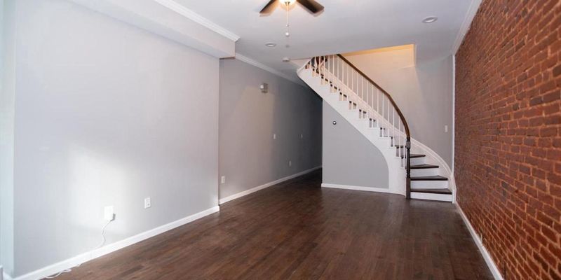Baltimore House: 745 Dolphin St