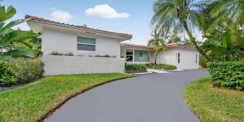 Miami House: 20610 NE 22nd Ct