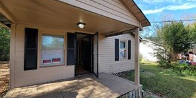 Montgomery House: 3431 Texas St