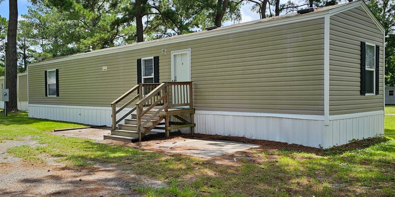 Waycross Apartment: 2187 W Jackson St