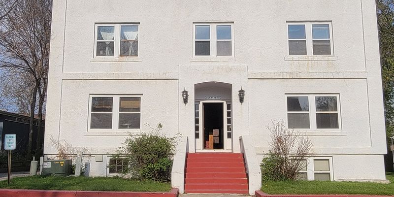 Brookings Apartment: 810 9th Ave