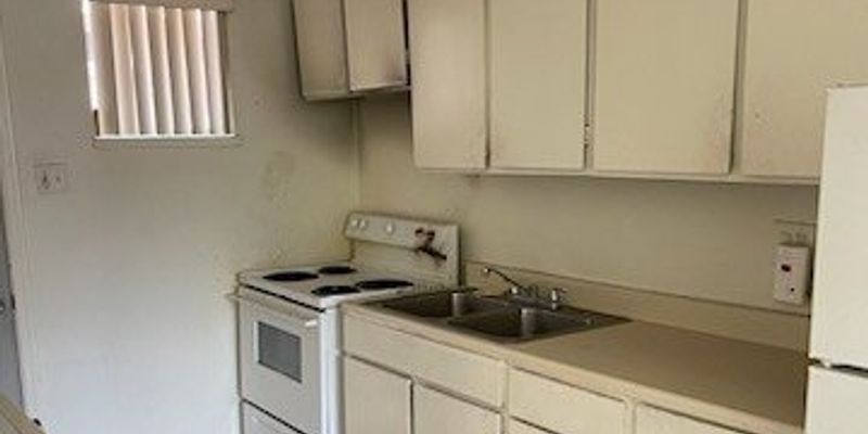 Albuquerque Apartment: 135 General Arnold St NE