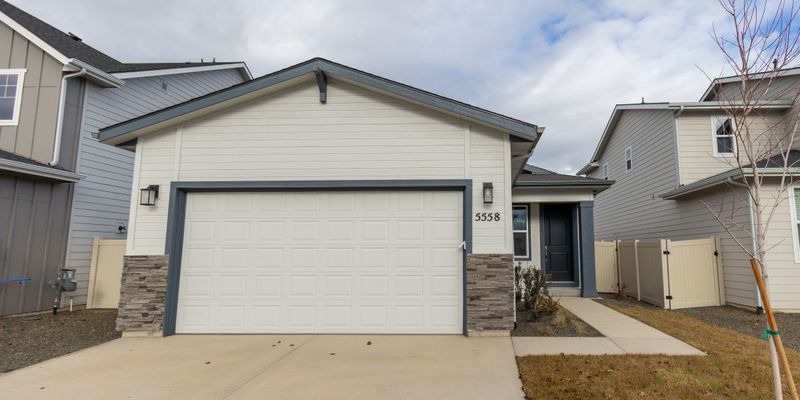 Meridian House: 5558 W Aralia Dr