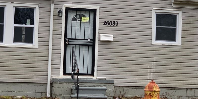 Inkster House: 26089 Lehigh St