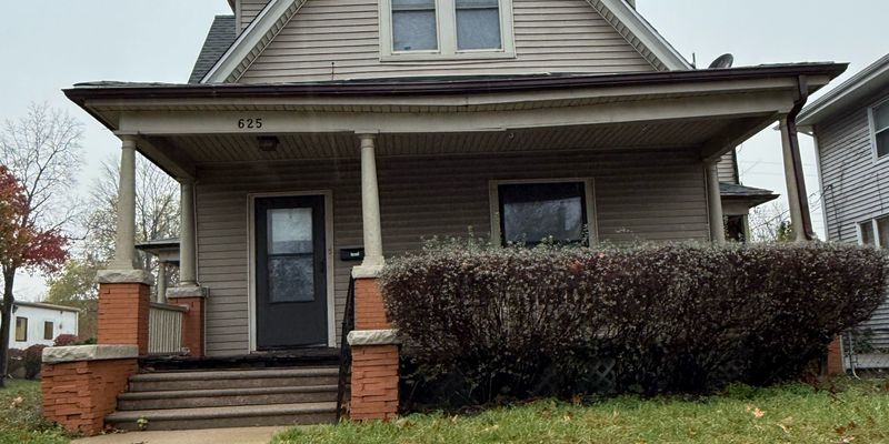 South Bend Apartment: 611 E Bronson St