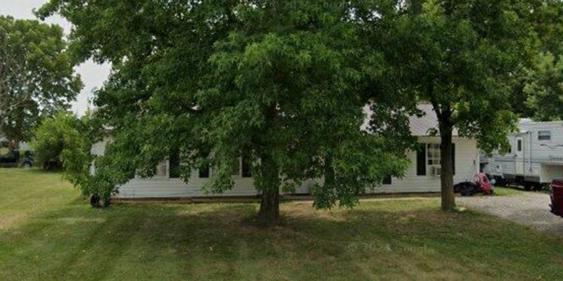Frankfort House: 233 Beechwood St