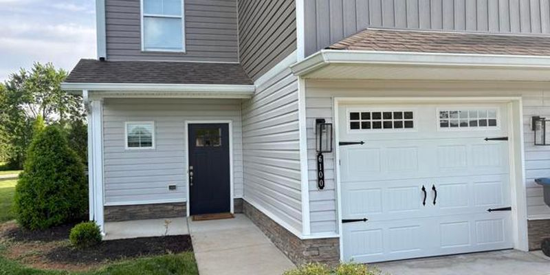 Louisville House: 6100 Goalby Dr