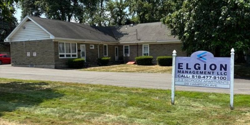 Rensselaer Apartment: 28 Hampton Ave