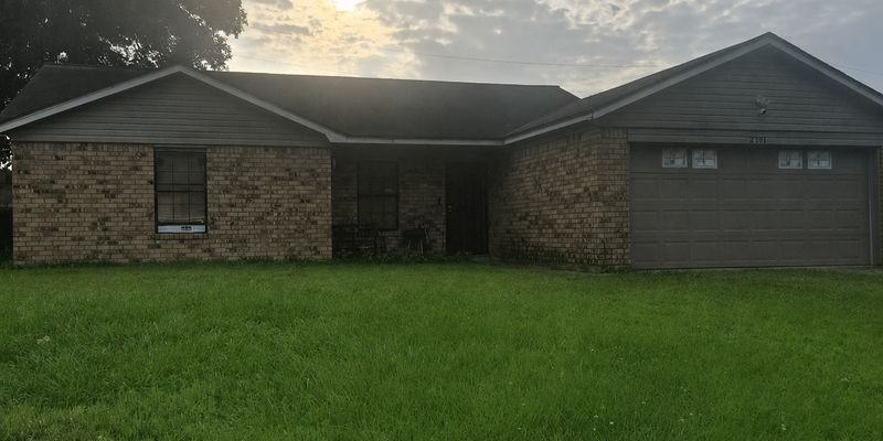 Beaumont House: 2330 Somerset St