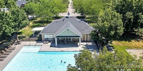 heritage commons pool 1.jpg
