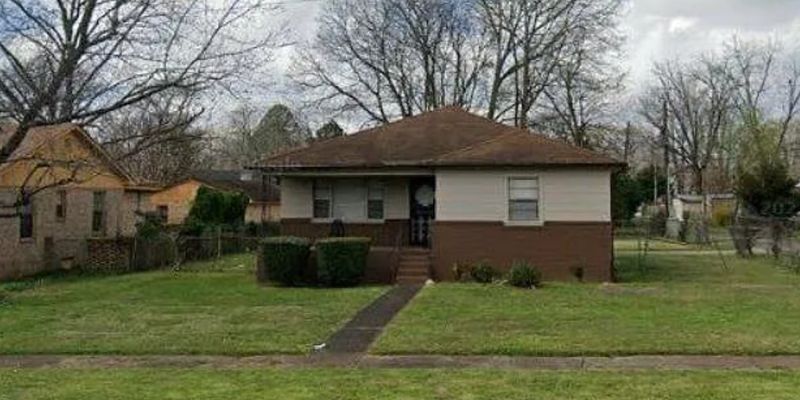 Birmingham House: 1208 31st St SW