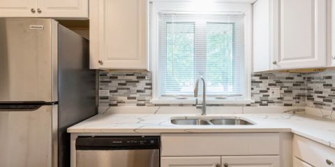 05_8139SBennettAve_177003_Kitchen_MRED_2000x1333.jpg