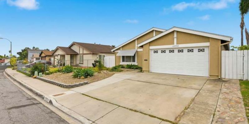 San Diego House: 10856 Parkdale Ave