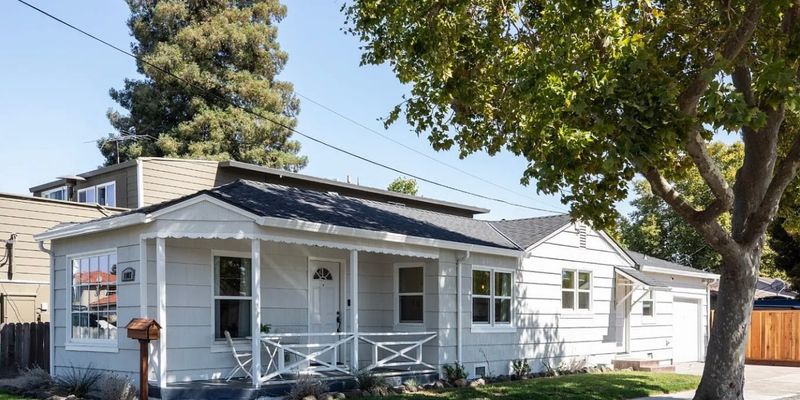 Redwood City House: 1105 Oak Ave