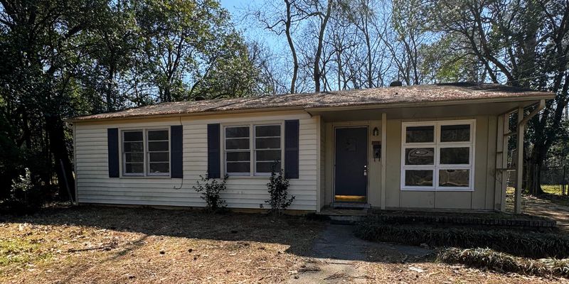 Montgomery House: 3714 Farwood Dr