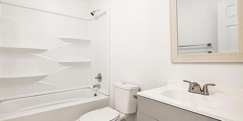 17 Bathroom.jpg