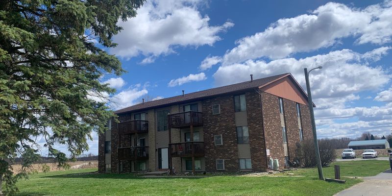 Athens Apartment: 3010 W Dr S