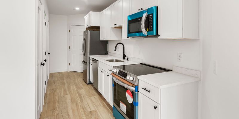 Beverly Apartment: 8 Enon St