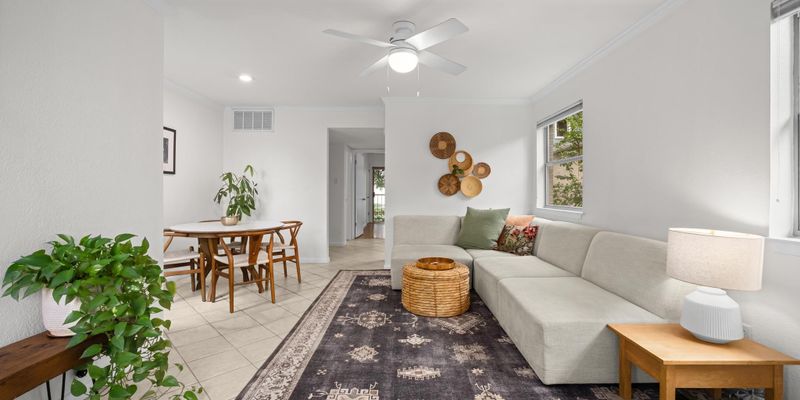 Austin House: 2104 Cullen Ave #202