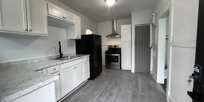 Portsmouth Apartment: 1707 Holladay St