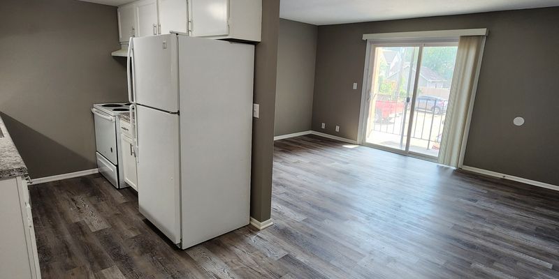 Lincoln Apartment: 5105 Huntington Ave