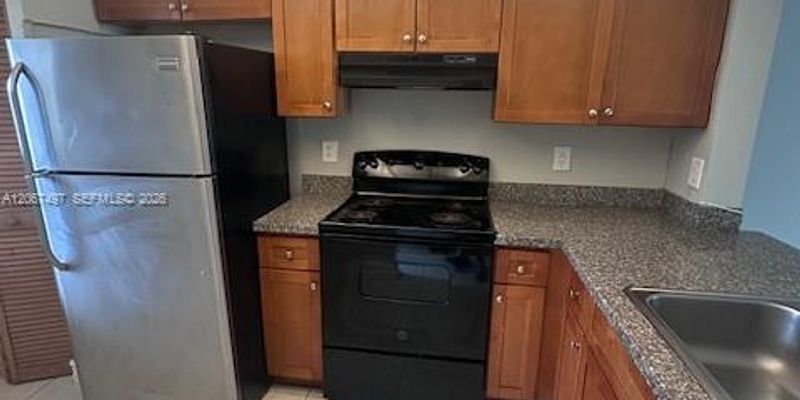 miami Apartment: 20725 NE 8th Ct #106-11