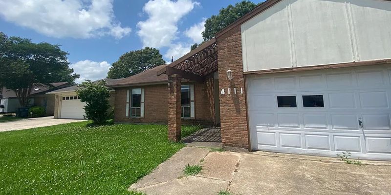 Port Arthur House: 4111 Sleepy Hollow Ln