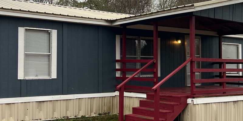 Nauvoo House: 744 Old Flatwood Rd