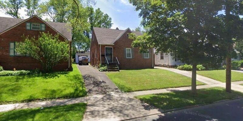 Cleveland House: 11216 Dove Ave